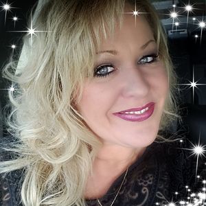 Meet your Posher, Dena n